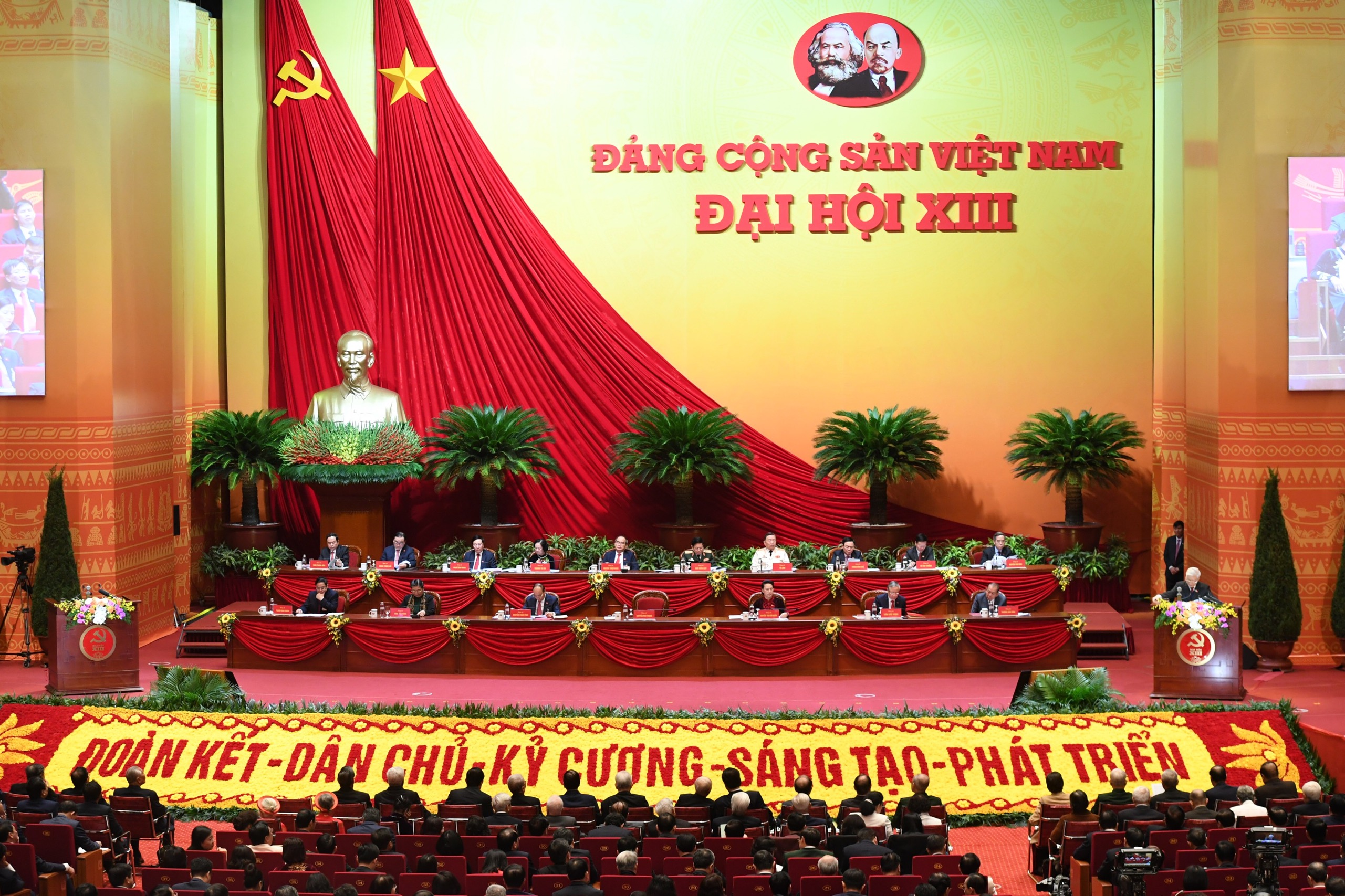 Xây dựng nền dân chủ XHCN, bảo đảm quyền lực thực sự thuộc về nhân dân là một nhiệm vụ trọng yếu, lâu dài của cách mạng Việt Nam
