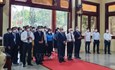 Chủ tịch nước Nguyễn Xuân Phúc dâng hương tưởng nhớ Chủ tịch Tôn Đức Thắng