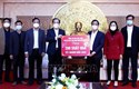Phó Chủ tịch Ủy ban Trung ương MTTQ Việt Nam Ngô Sách Thực tặng quà Tết tại Bắc Giang