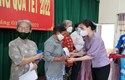 Cần Thơ: ĐBQH tặng quà người nghèo quận Ô Môn và huyện Thới Lai