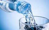 Tự huỷ hoại sức khoẻ vì uống nước sai cách
