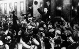 Cuộc trở về Nga của Lenin năm 1917 để lãnh đạo Cách mạng Tháng Mười