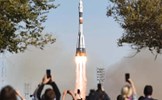 Tên lửa Soyuz chở 2 nhà du hành vũ trụ Mỹ và Nga phải hạ cánh khẩn