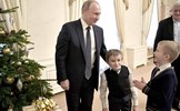 Ông Putin làm tài xế, giúp cậu bé xương thủy tinh thực hiện giấc mơ