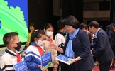 Quỹ Bảo trợ trẻ em Việt Nam và Bảo Việt Nhân thọ trao quà tặng cho trẻ em hiếu học có hoàn cảnh khó khăn tại Bắc Giang