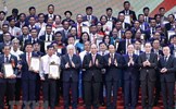 Chủ tịch nước Nguyễn Xuân Phúc dự Lễ tôn vinh 100 Nông dân Việt Nam xuất sắc năm 2022