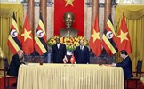 Chủ tịch nước Nguyễn Xuân Phúc và Tổng thống Uganda chứng kiến lễ ký các văn kiện hợp tác 