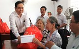 Chủ tịch Trần Thanh Mẫn tặng quà Tết các hộ nghèo, gia đình chính sách phường An Hội