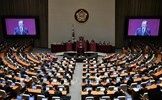 Quốc hội Hàn Quốc phải tạm đóng cửa do một phóng viên mắc COVID-19
