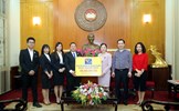 Ông Nguyễn Tuấn Anh - Chủ tịch HĐQT Công ty CP Tập đoàn Môi trường Nhật Việt ủng hộ Quỹ Vì người nghèo năm 2020