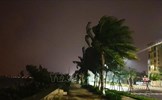 Hồi 4 giờ sáng, bão số 9 đi vào vùng biển Đà Nẵng - Phú Yên gây gió mạnh, mưa to