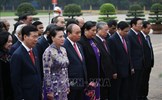 Đoàn Đại biểu Quốc hội vào Lăng viếng Chủ tịch Hồ Chí Minh
