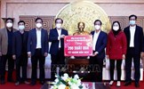 Phó Chủ tịch Ủy ban Trung ương MTTQ Việt Nam Ngô Sách Thực tặng quà Tết tại Bắc Giang