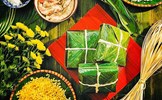 Gói bánh chưng - hành trang văn hóa của những người Việt xa xứ