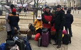 ĐSQ Việt Nam và kiều bào tại Ba Lan tích cực hỗ trợ công dân sơ tán từ Ukraine