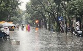 Hà Nội: Nhiều khu vực nội đô bị ngập do cơn mưa chiều