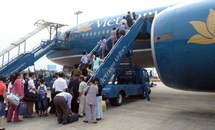 Vietnam Airlines chậm chuyến vì chờ khách VIP: Tùy tiện, cửa quyền