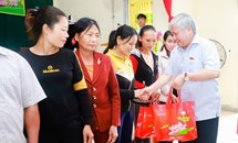 Chủ tịch Đỗ Văn Chiến trao hỗ trợ tỉnh Nghệ An khắc phục hậu quả lũ, lụt