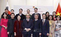 Chủ tịch nước Nguyễn Xuân Phúc gặp mặt cộng đồng người Việt tại Hàn Quốc