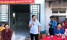 Phó Chủ tịch Nguyễn Hữu Dũng trao nhà Đại đoàn kết cho hộ nghèo tại Bình Dương