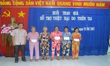 MTTQ tỉnh Kiên Giang trao quà hỗ trợ người dân bị thiệt hại do mưa lũ