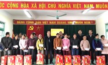 Mặt trận Trung ương tặng quà Tết cho người nghèo tại tỉnh Bắc Kạn