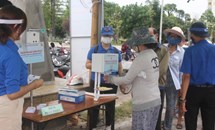 Bình Định: Cấp phát gạo miễn phí cho người dân và khai trương cây ‘ATM gạo’