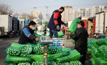 Hết dịch lại đến mưa lũ, người dân Trung Quốc méo mặt vì giá thực phẩm leo thang