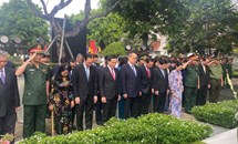 Lãnh đạo TP Hồ Chí Minh dâng hương tưởng nhớ Chủ tịch nước, Đại tướng Lê Đức Anh