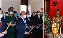 Chủ tịch nước Nguyễn Xuân Phúc dâng hương tưởng nhớ Chủ tịch Hồ Chí Minh 