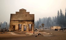Thị trấn cổ kính ở California trở nên hoang tàn sau trận cháy rừng lịch sử