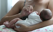 Trẻ sơ sinh có thể miễn dịch thụ động nhờ sữa mẹ khi mẹ từng mắc COVID-19