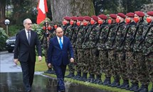 Tổng thống Liên bang Thụy Sĩ chủ trì Lễ đón chính thức Chủ tịch nước Nguyễn Xuân Phúc 