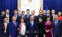 Chủ tịch nước Nguyễn Xuân Phúc gặp mặt cán bộ, nhân viên Đại sứ quán Việt Nam tại Liên bang Nga