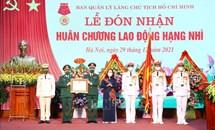 Ban Quản lý Lăng Chủ tịch Hồ Chí Minh đón nhận Huân chương Lao động hạng Nhì