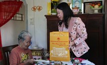 Phó Chủ tịch nước Võ Thị Ánh Xuân thăm, tặng quà Tết tại Trà Vinh