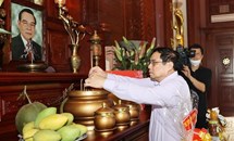 Thủ tướng Phạm Minh Chính dâng hương các đồng chí nguyên lãnh đạo Chính phủ