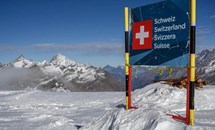 Sông băng tan chảy làm dịch chuyển đường biên giới Thụy Sĩ - Italy