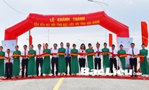 Phó Chủ tịch - Tổng thư ký Lê Tiến Châu cắt băng khánh thành cầu Xẻo Vẹt kết nối tỉnh Bạc Liêu với Hậu Giang