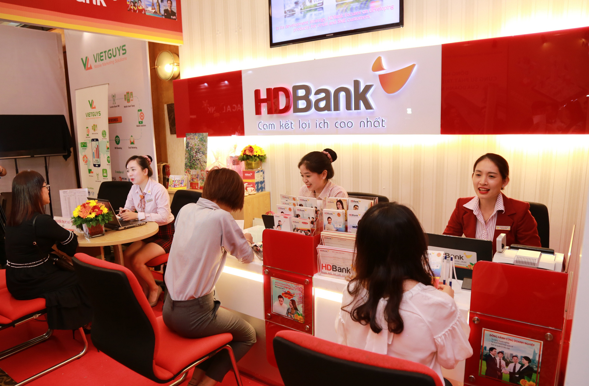 Cảnh sắc Việt Nam tươi đẹp trên bộ lịch ngân hàng HDBank