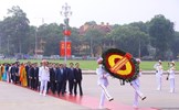 Đại biểu Quốc hội dự Kỳ họp thứ 5 vào Lăng viếng Chủ tịch Hồ Chí Minh