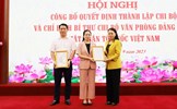 Phó Chủ tịch – Tổng Thư ký Nguyễn Thị Thu Hà trao Quyết định thành lập Chi bộ Văn phòng Đảng đoàn MTTQ Việt Nam