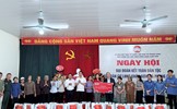 Hà Nội: Nhiều món quà ý nghĩa được trao tặng tại Ngày hội Đại đoàn kết toàn dân tộc thôn Long Châu Sơn, huyện Chương Mỹ