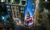 Techcombank làm sáng không gian với trang trí Giáng sinh ấn tượng tại hai tòa nhà  